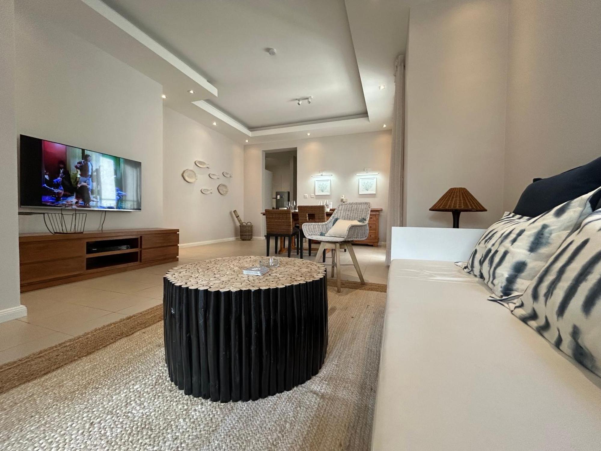 Blue Waves Beachfront Penthouse Flic en Flac Exterior photo